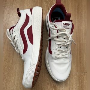 NWOT- Vans UltraRange MTE EXO (Men’s size 10/ Women’s 11.5) - white/ burgundy